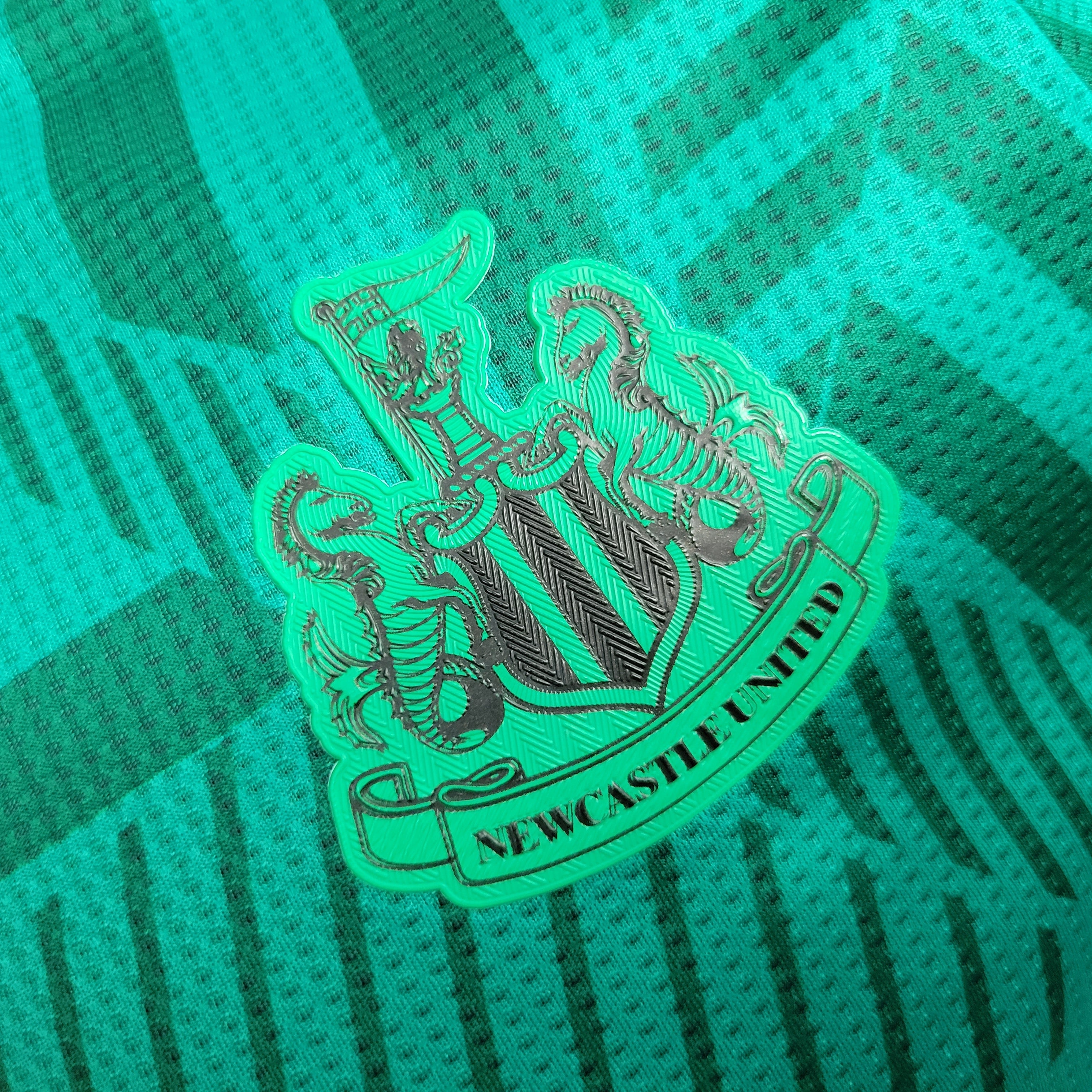 Newcastle United Extérieur 23/24 - Vue latérale