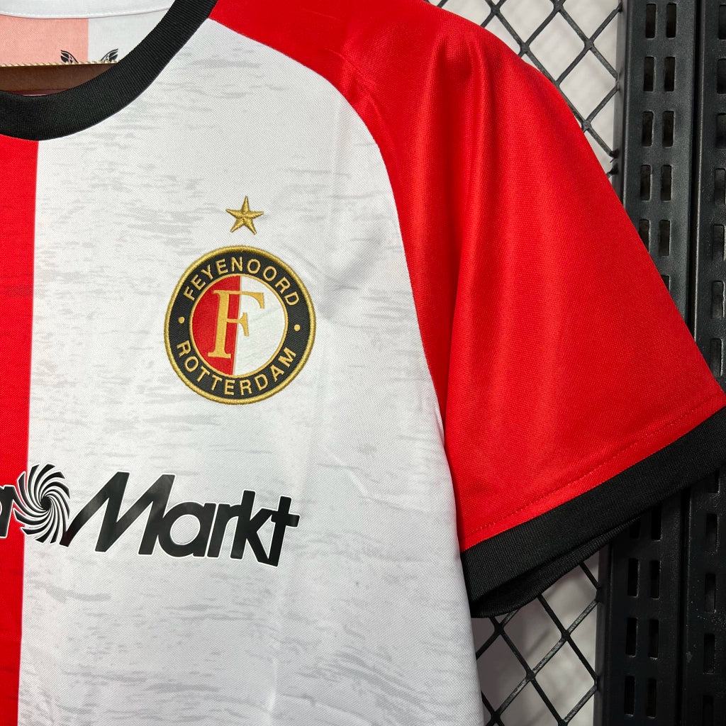 Feyenoord Domicile 24/25 - Vue rapprochée