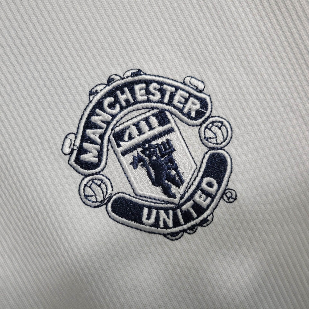 Manchester United Extérieur 99/00 - Manches longues - Vue rapprochée